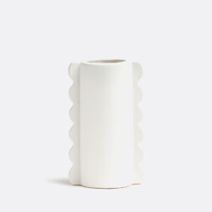 Vase Caldero en faïence blanche peinte avec côtés ornés de vagues