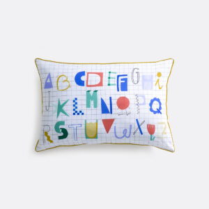 Housse de coussin Roman en coton avec abécédaire imprimé et verso uni