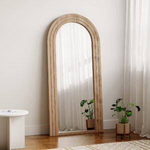 Miroir ANSHUN en hévéa naturel clair, forme arche, posé au sol
