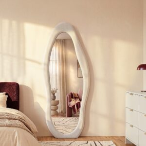 Miroir LAVINA crème à silhouette organique et structure en velours