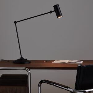 Lampe de bureau AM.PM Eréni en métal noir avec bras articulés et tête orientable