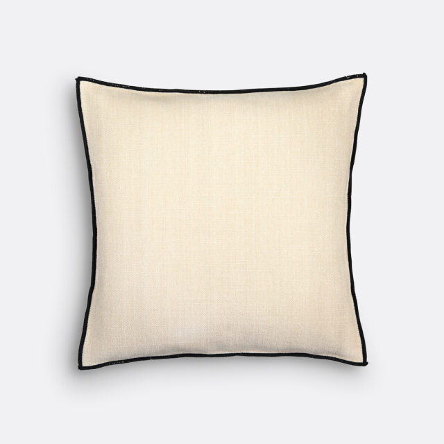 Housse de coussin Figuera à effet chenille avec bourdon noir