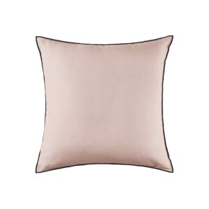 Housse de coussin Madura Carlina rose en lin lavé, finition bourdon noire.