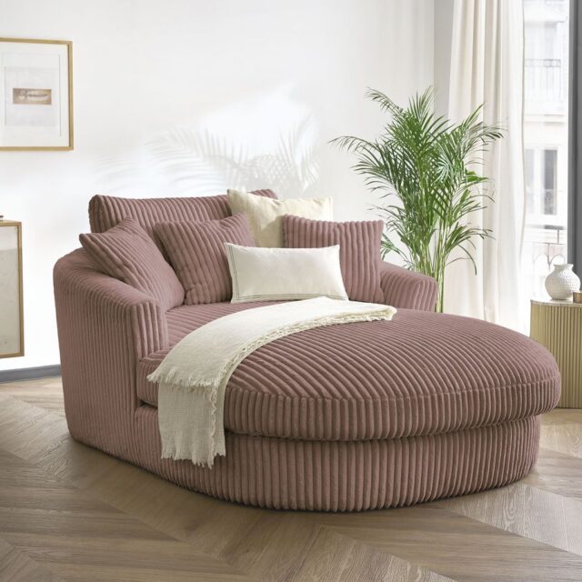 Méridienne BOBOCHIC BELEM rose en velours côtelé, avec coussins et pieds triangulaires