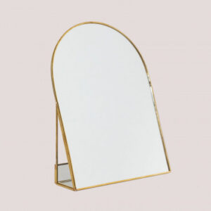 Miroir de table Lisbeth ovale en fer posé sur un meuble d’entrée