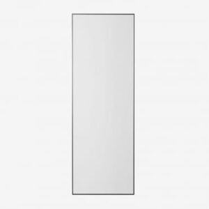 Miroir Sklum Mirjam rectangulaire avec cadre noir en aluminium, posé au mur