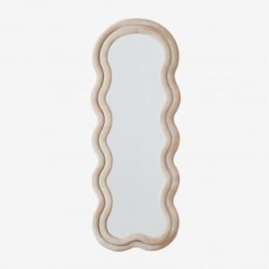 Miroir mural Sklum Evelyn beige, cadre rembourré ondulé et format vertical.