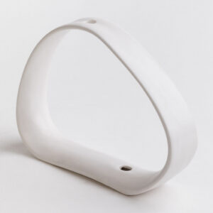 Vase Cleymen Sklum en céramique à la forme minimaliste et singulière