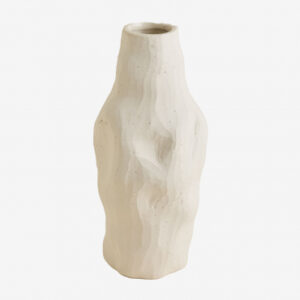 Vase en céramique Fergie de 28 cm, au relief irrégulier et à finition mate