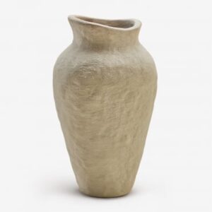 Vase Jylona Sklum beige en céramique à silhouette irrégulière et finition mate