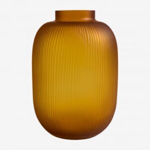 Vase en verre Jerinsen cylindrique à reliefs verticaux, présenté avec des fleurs