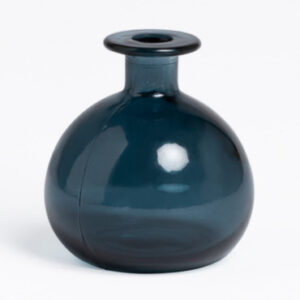 Vase en verre Endon bleu aux lignes arrondies et au col élancé