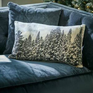 Housse de coussin LOBERON Silver Creek à imprimé de forêt hivernale
