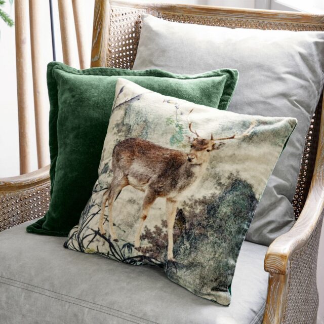 Lot de housses de coussins Anie LOBERON, motif cerf et modèle uni