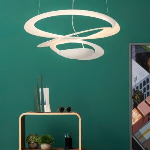 Suspension Artemide Pirce blanche en spirale avec anneaux d’aluminium