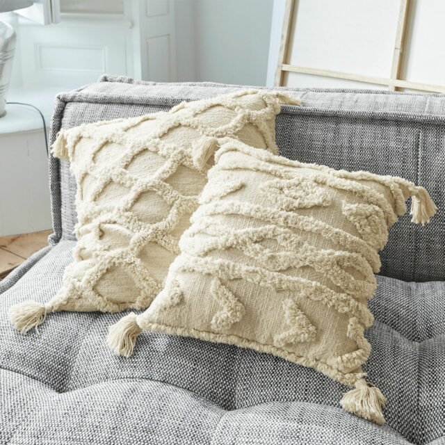 Housses de coussins LOBERON Linares en coton relief avec pompons aux coins