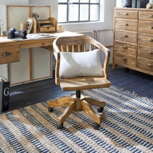 Chaise de bureau Kerava en bois de manguier avec roulettes et finition vieillie