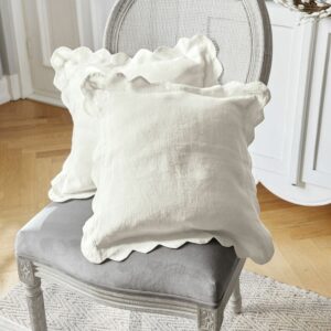 Deux housses de coussin LOBERON Fontienne en lin avec bordure ondulée
