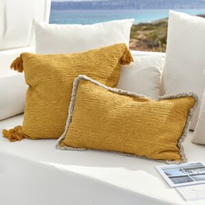 Housses de coussins LOBERON Rabea jaunes, en coton texturé, avec pompons et franges