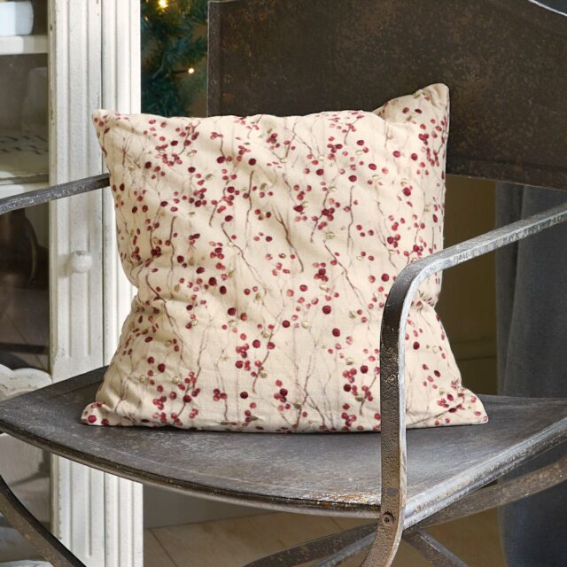 Housse de coussin Rimont avec motif de baies imprimé et détails brodés