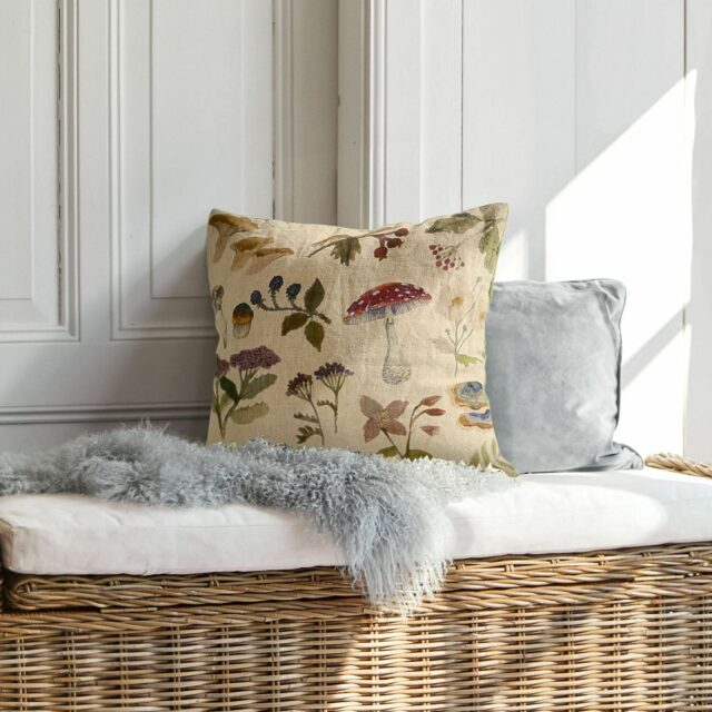 Housse de coussin Selarune en lin pur à imprimé botanique détaillé