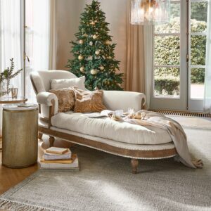 Méridienne Queyranne en coton clair, bois foncé et coussin piqué Chesterfield