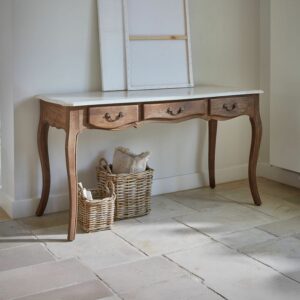 Bureau Whittlesey en marbre véritable et manguier avec trois tiroirs