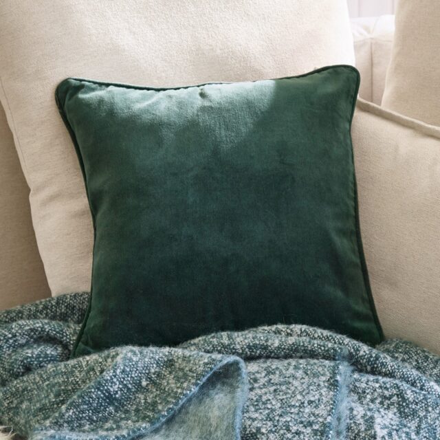 Housse de coussin Gany en velours de coton avec passepoil et zip