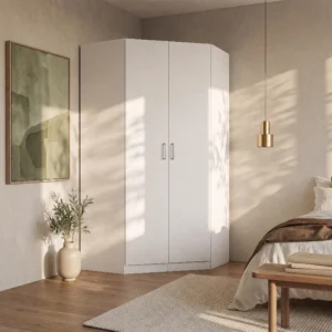 Armoire d’angle BELOMY blanche à deux portes, conçue pour un coin de pièce