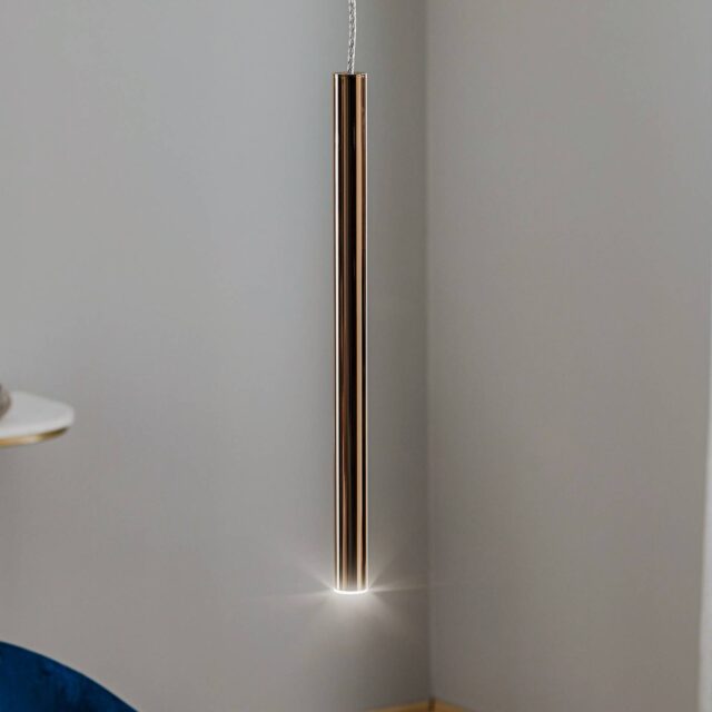 Suspension LED Varas dorée avec abat-jour tubulaire et diffuseur opale