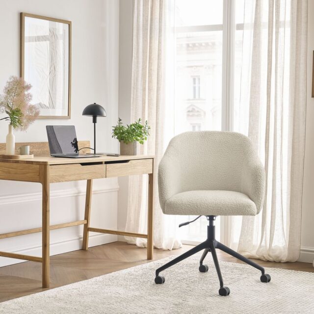 Chaise de bureau BOBOCHIC SOPHIE beige en tissu bouclette avec roulettes