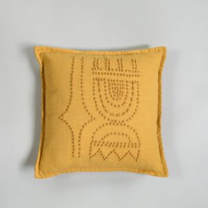 Housse de coussin Lujan jaune moutarde à broderies géométriques en relief